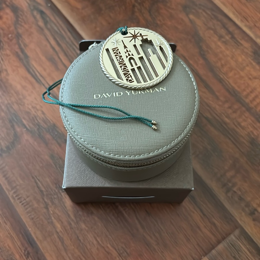 BNIB David Yurman Round Zippered Jewelry Case & Ornament Holiday 2024